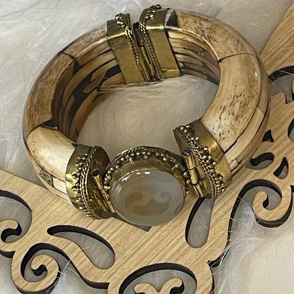 Indian Style Brass & Wood Bangle with Cream & Brown Tones with center stone.